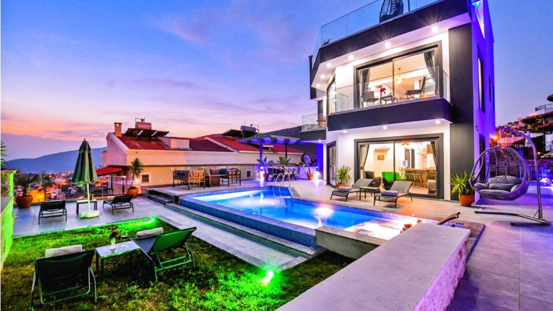 5 Bedroom 7353